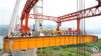 江安长江二桥正在进行上部结构施工 预计年底大桥合拢